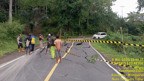Bencana Tanah Bergerak Belah Jalan Nasional Ruteng-Reo